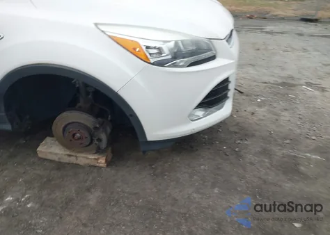 2016 Ford Escape Titanium z USA, uszkodzony, nr VIN 1FMCU9J92GUB31741